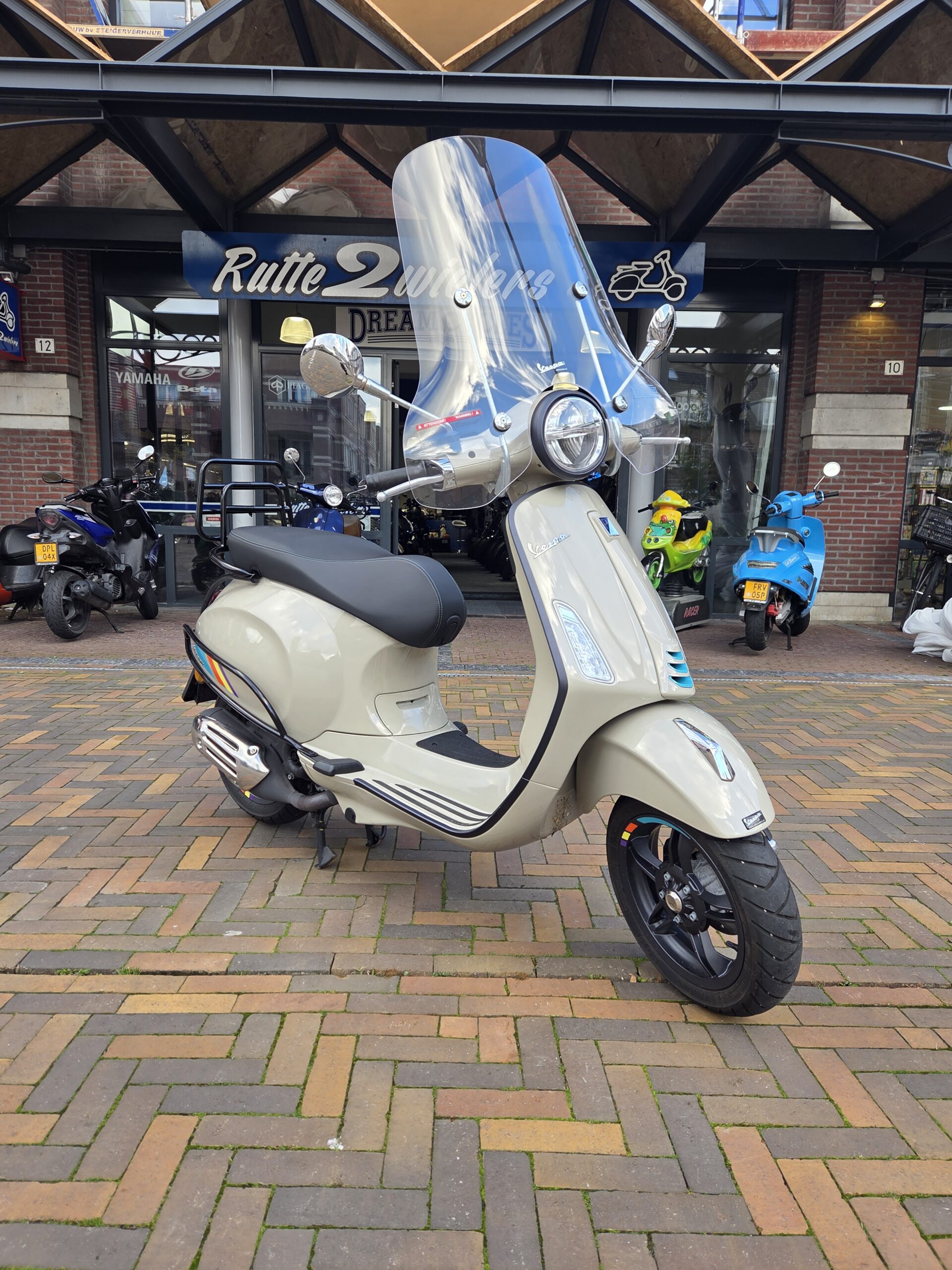 Vespa Primavera e5 45km. Bj 2025